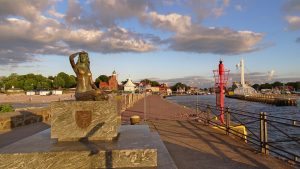 Ustka - Pomnik Syrenki i Molo nadmorskie